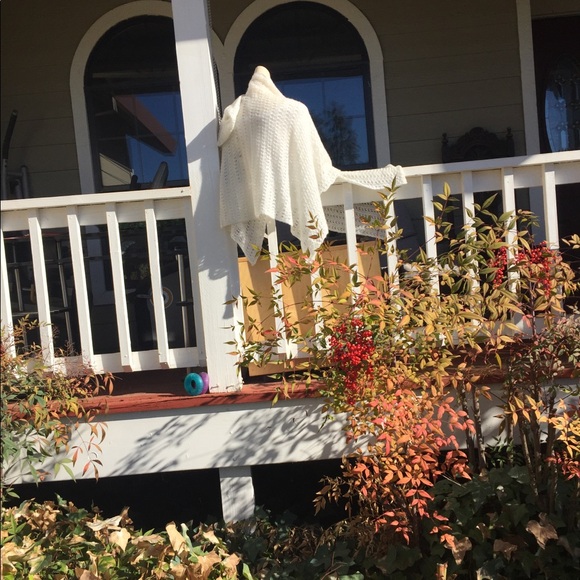 Accessory St. shawl style luminous on white - Picture 5 of 8